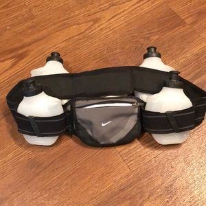 Nike lightweight hydration belt